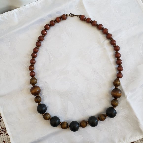 Vintage Chunky wood bead Boho statement necklace. - Picture 5 of 6